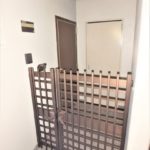 ヴィルヌーブ山根町　玄関に門扉付きのポーチ有♪