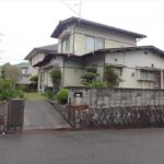 呉市焼山東2丁目土地　現地。古家有り。建築条件のない土地です(*^_^*)