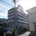 サーパス口田南　外観。6階建ての5階部分です。