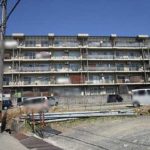 エメラルドマンション矢賀　外観。5階建ての最上階です。