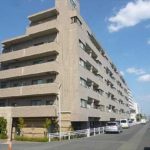 サーパス五日市南　外観。6階建ての3階部分です。