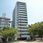 ロイヤルアーク比治山橋　外観。15階建ての6階部分です。