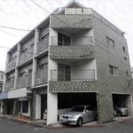 西区三滝町（中古収益ビル）　外観。RC造陸屋根4階建てです。