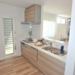 呉市焼山宮ヶ迫1丁目新築　お洒落なデザインの対面式システムキッチン