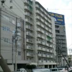 日商岩井光町ハイツ　外観。11階建て