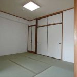トーカンマンション山根町センターウィング　畳や襖を新調してきれいに生まれ変わった和室6帖。