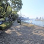 長寿園マンション　河川敷