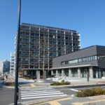 広島県医師会館と広島がん高精度放射線治療センター