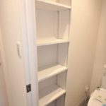 ダイアパレス二葉　トイレに容量たっぷりの収納棚付き