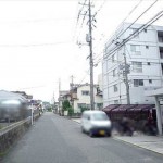 戸坂コーポラス　外観と前面道路